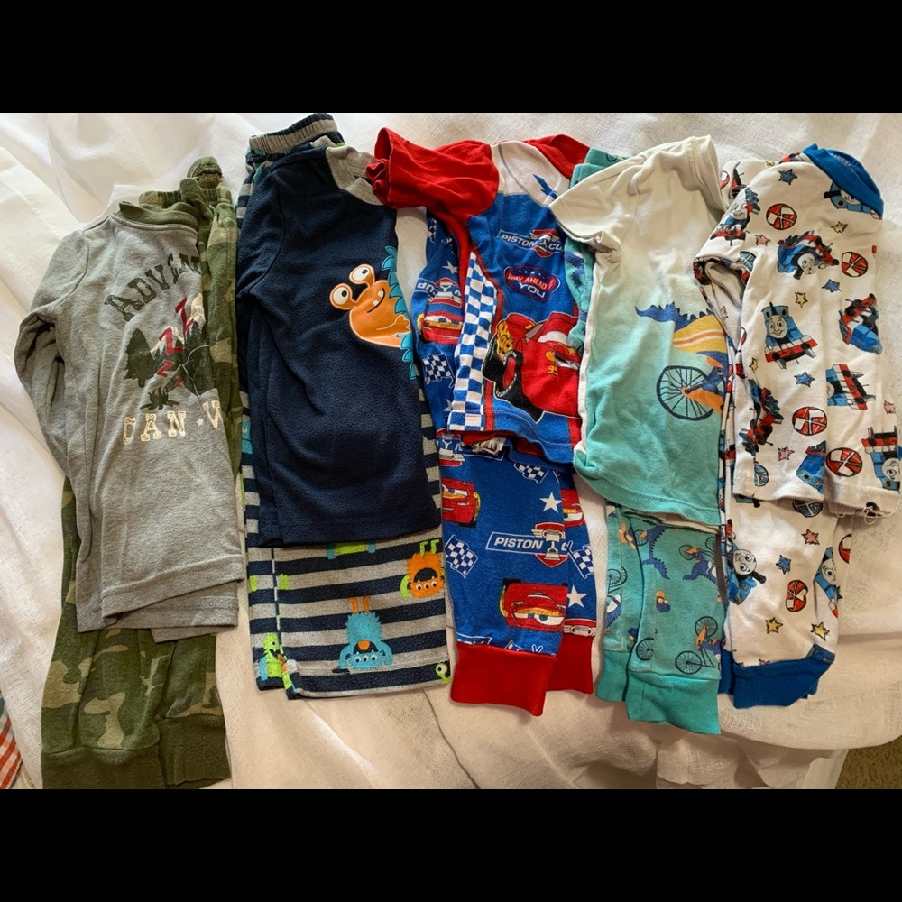 Bundle of 5 little boys 3T pajamas